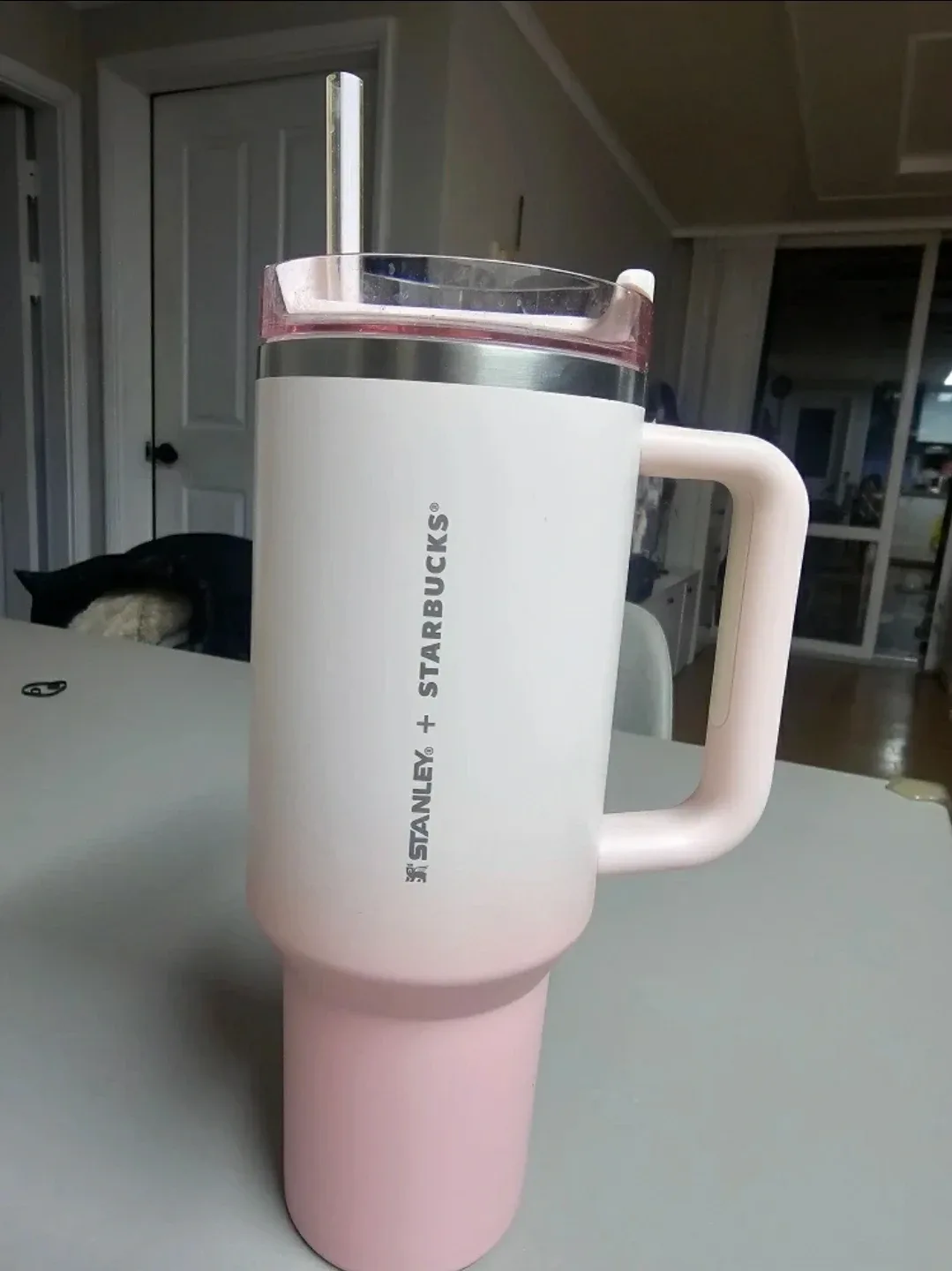 스탠리x스타벅스 콜라보 핑크 켄쳐 텀블러(1183ml 대용량) 판매합니다.