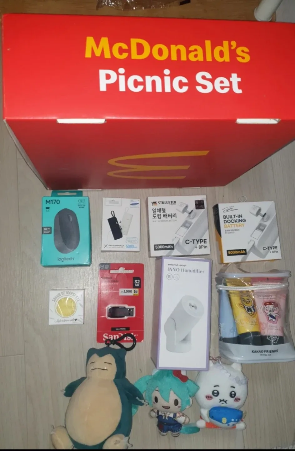 (가격내림) 잡화 여러가지 판매 (독서대.스타벅스.투썸.맥도날드.카카오프렌즈 등등)