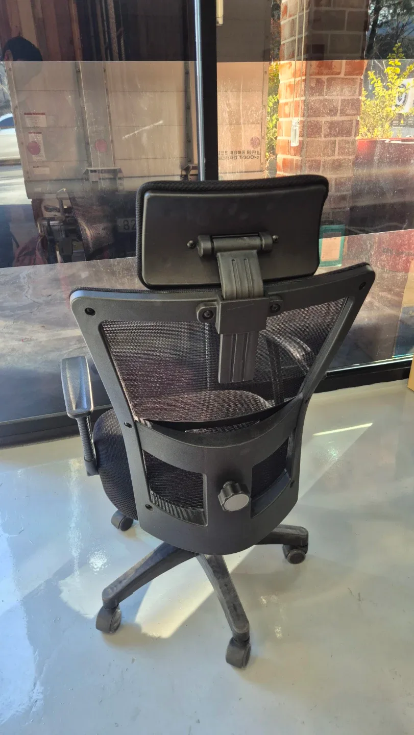 블랙 메쉬 사무용 의자