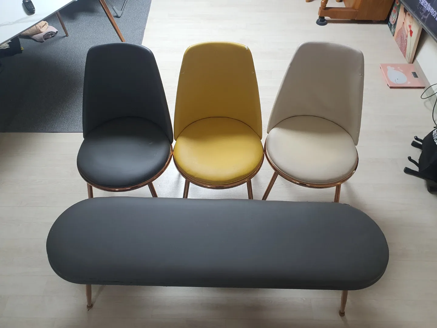 식탁의자 3개, 벤치의자 1개