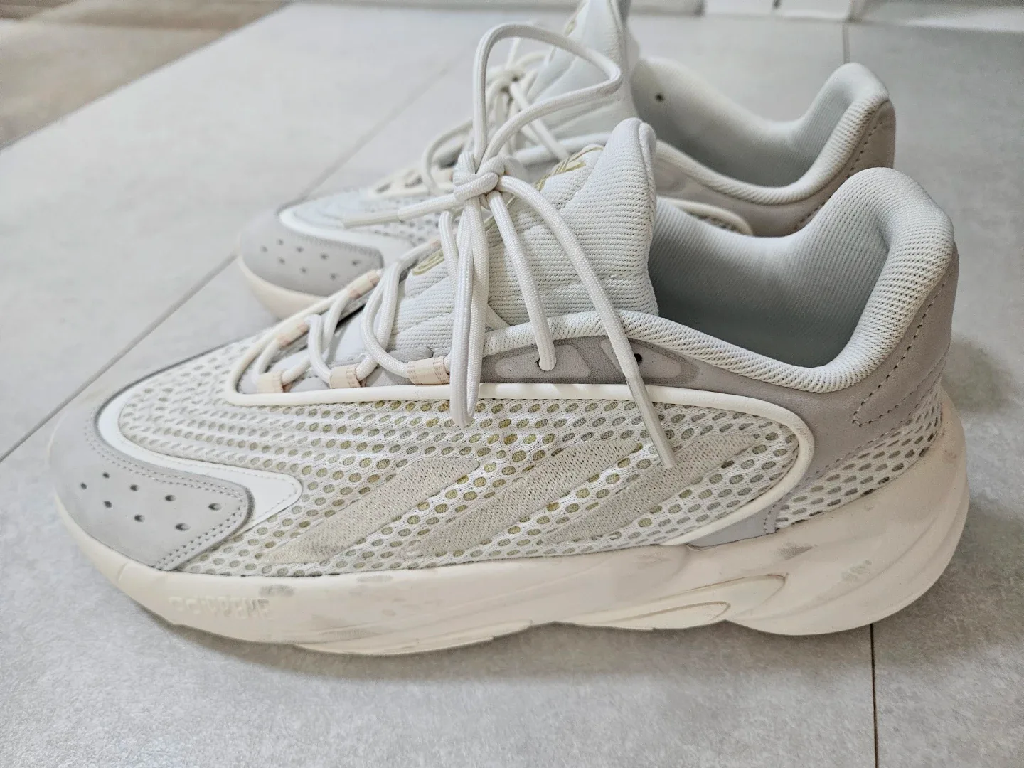 아디다스 오즈위고 운동화 270