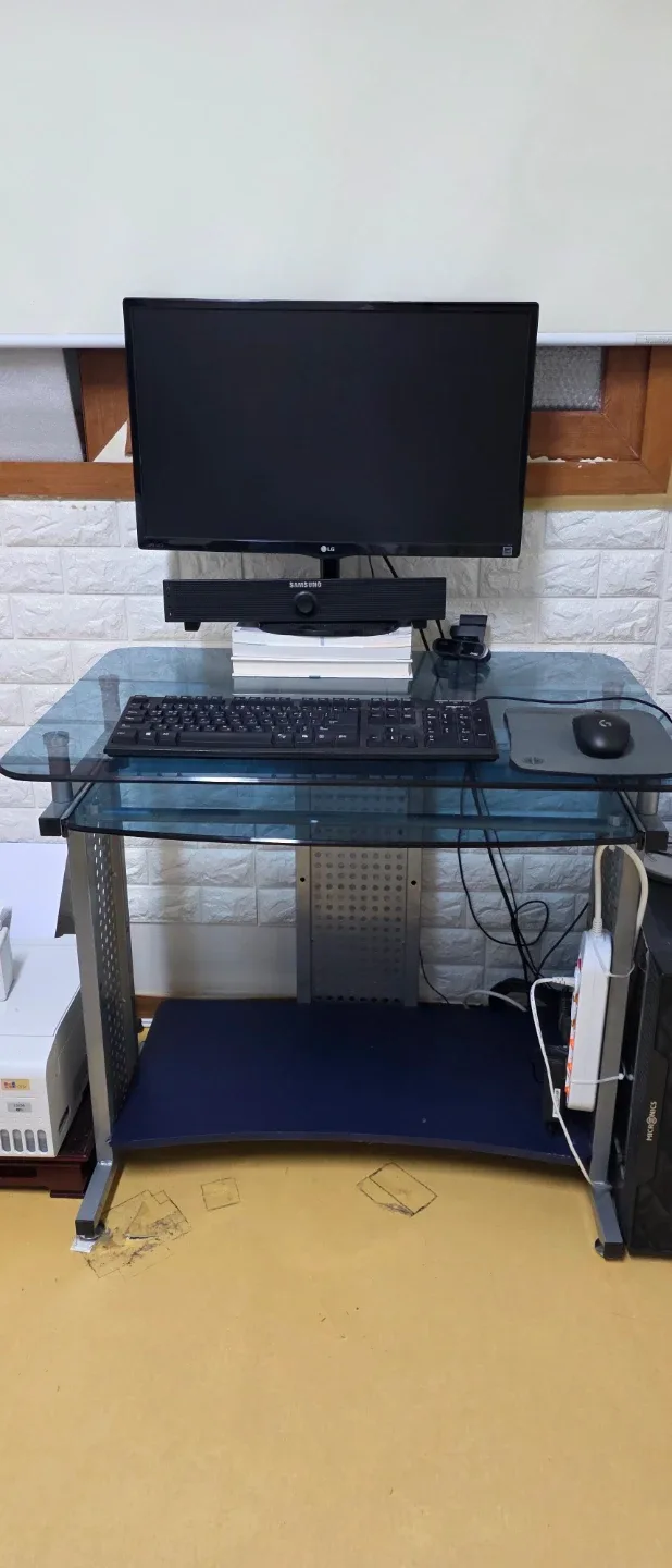 유리 상판 철제 컴퓨터 책상