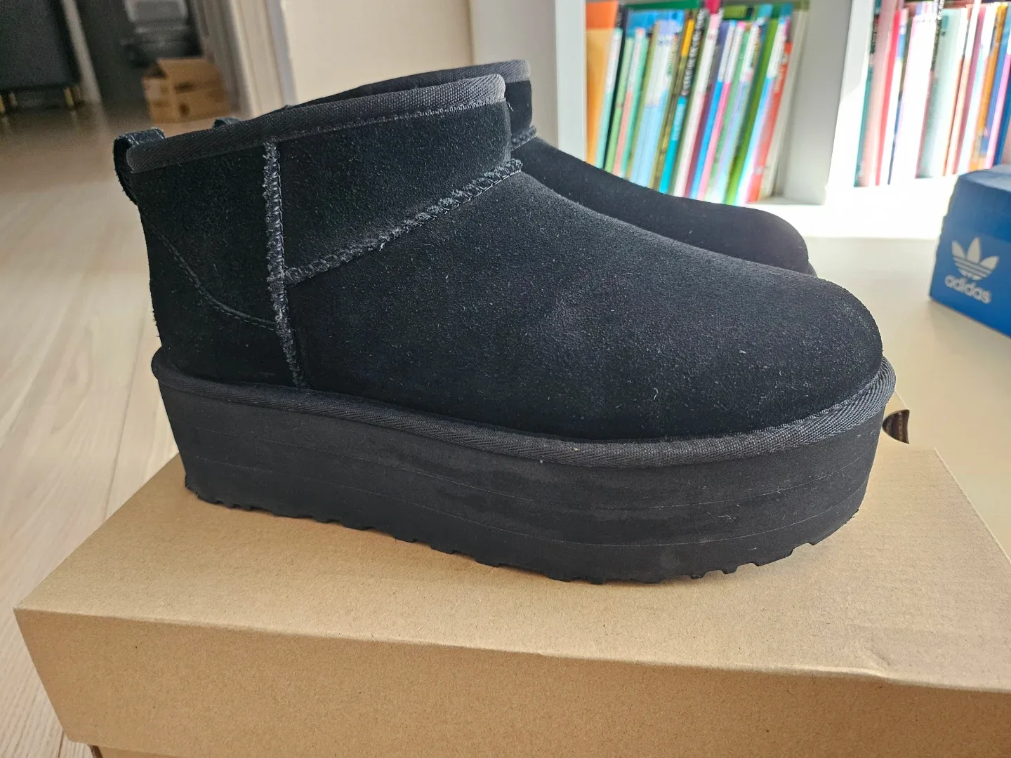 UGG 어그 클래식 울트라 미니 플랫폼 블랙 250