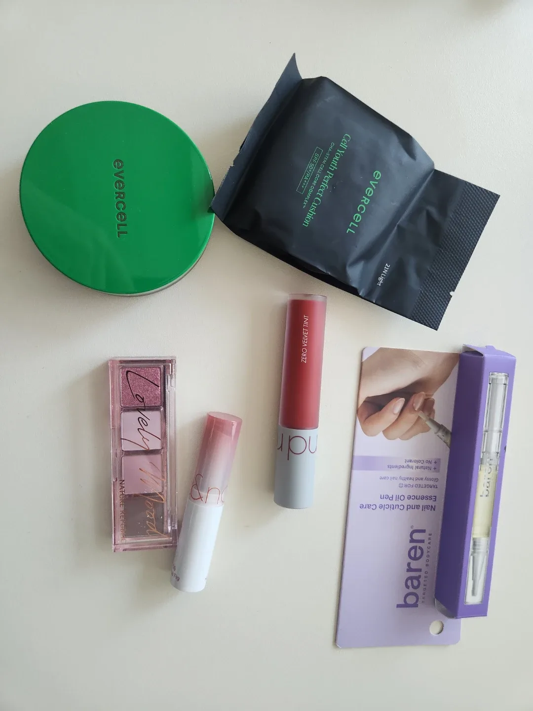 화장품 모음(쿠션,틴트, 아이쉐도우 등 새제품)