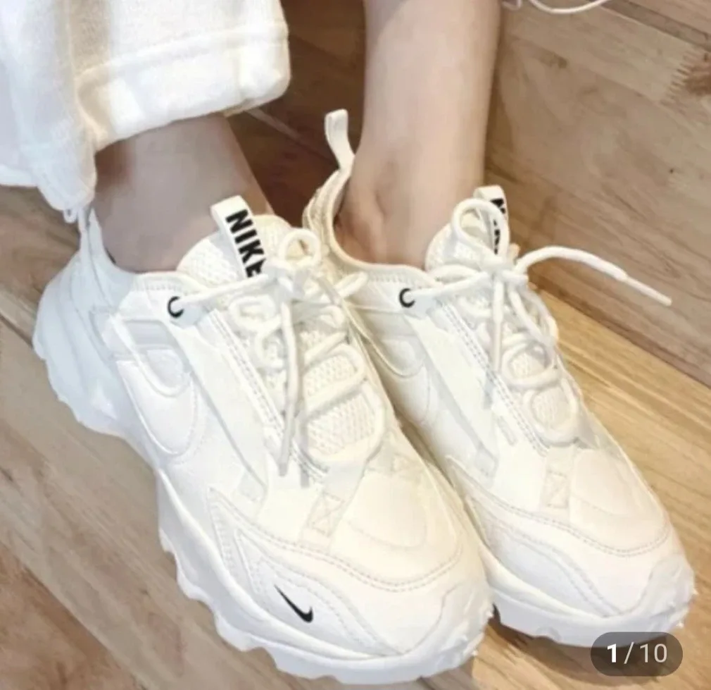 나이키 TC7900 화이트 운동화 240밀리