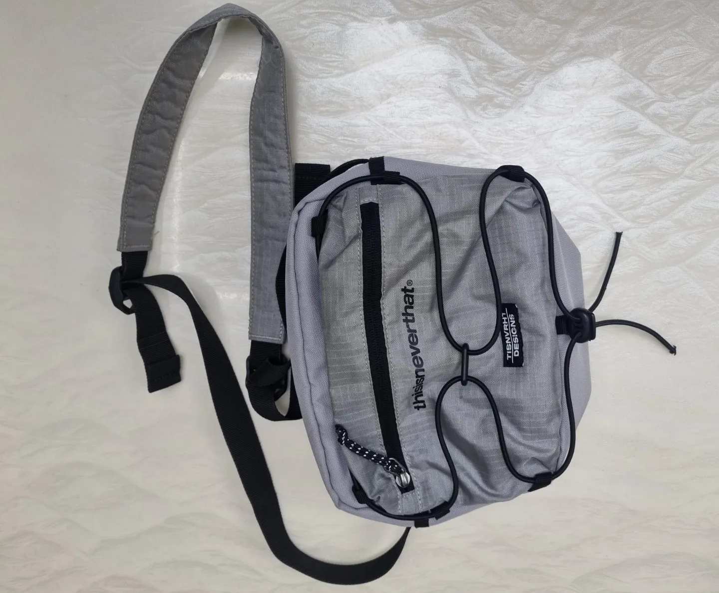 코듀라 크로스백 그레이 컨디션최상