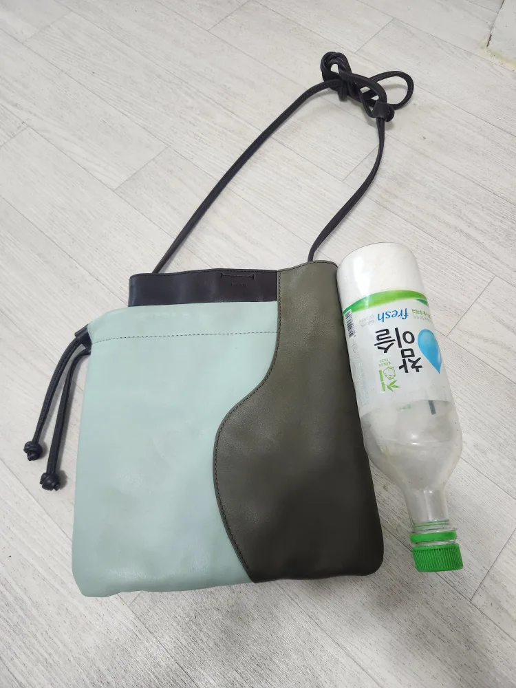 FRONTROW x RECTO 카키 민트 크로스백