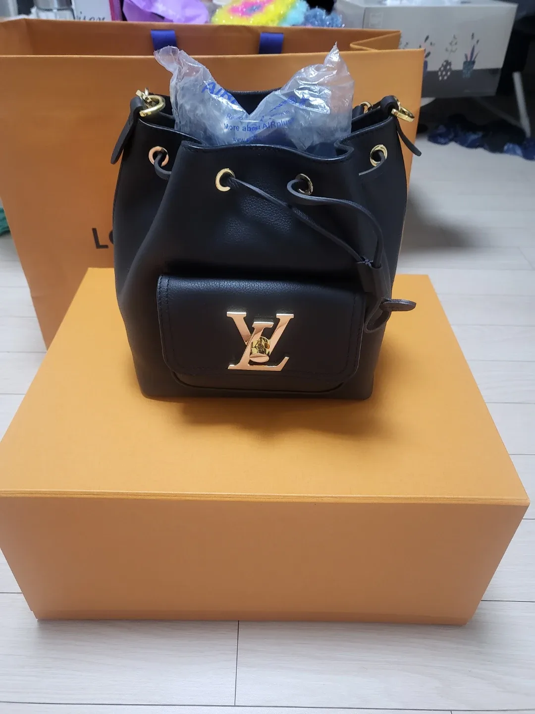 루이비통 락미 버킷백 블랙  2023년도 인천롯백 구매