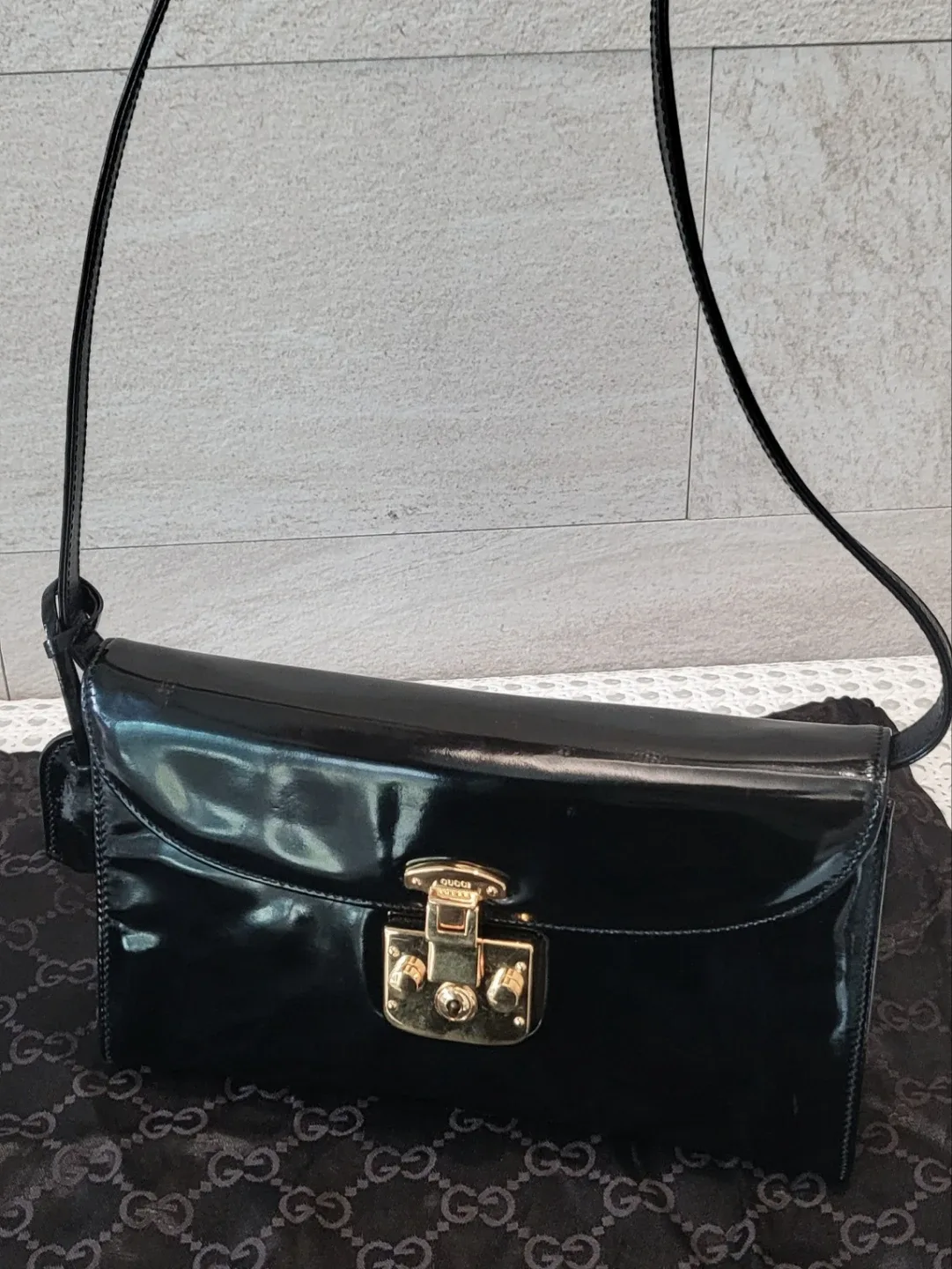 gucci 페이턴트 숄더백