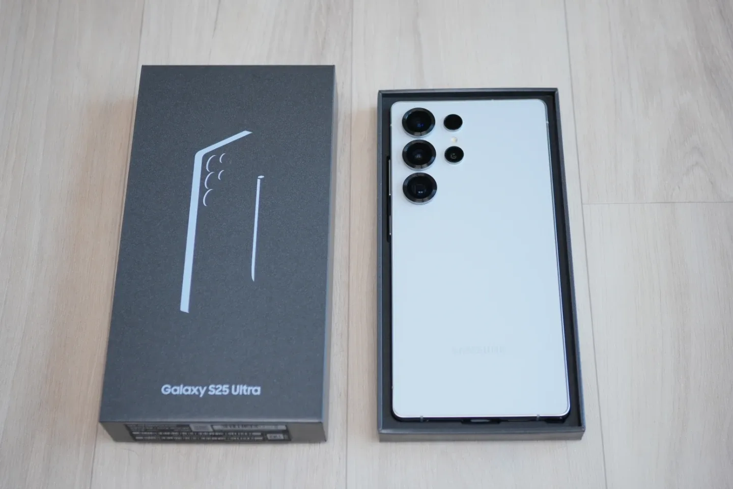 갤럭시 S25 울트라 512GB 화이트 S급 자급제 판매합니다