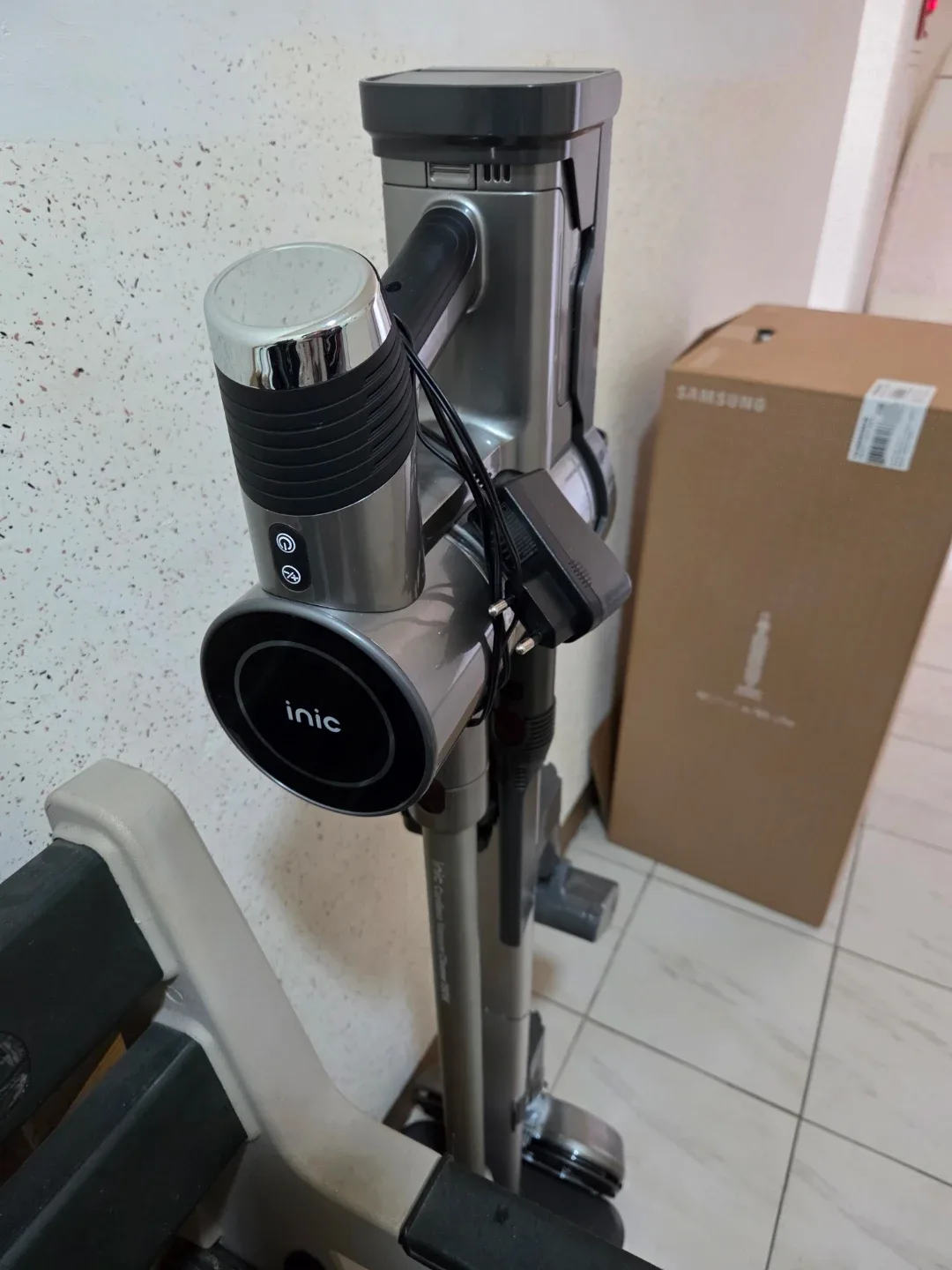 아이닉 무선청소기 20W 스틱형