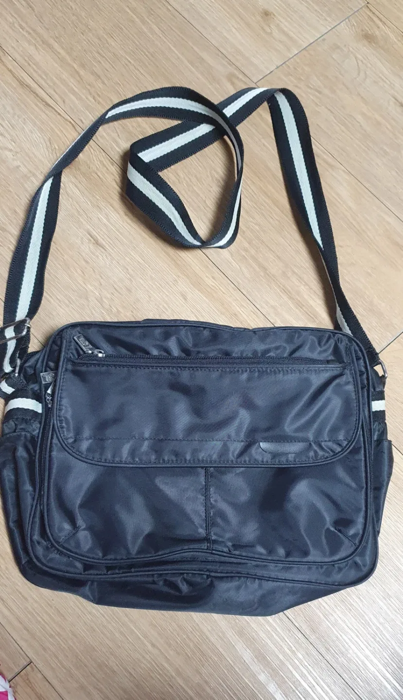 검정색 크로스백