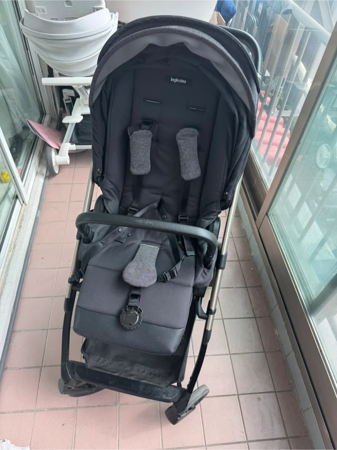 잉글레시나 일렉타 절충형 유모차