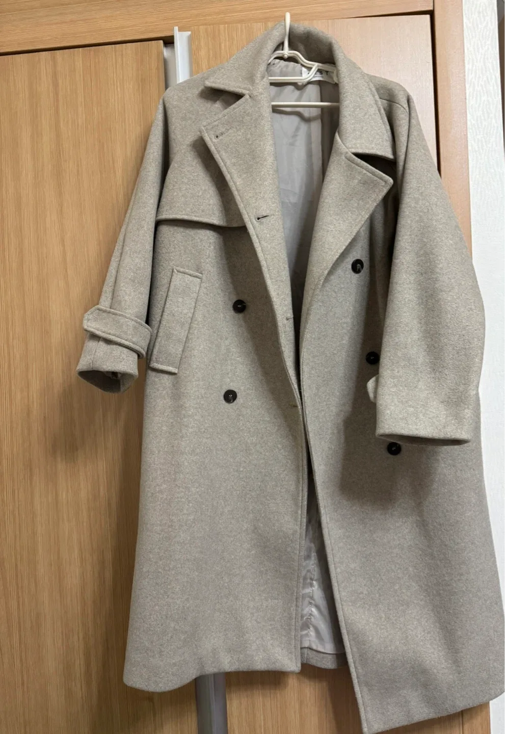 베이지 롱코트 2만원