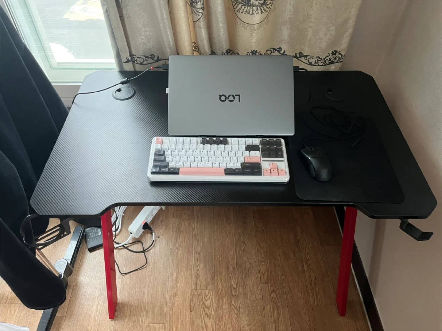 게이밍 컴퓨터 책상