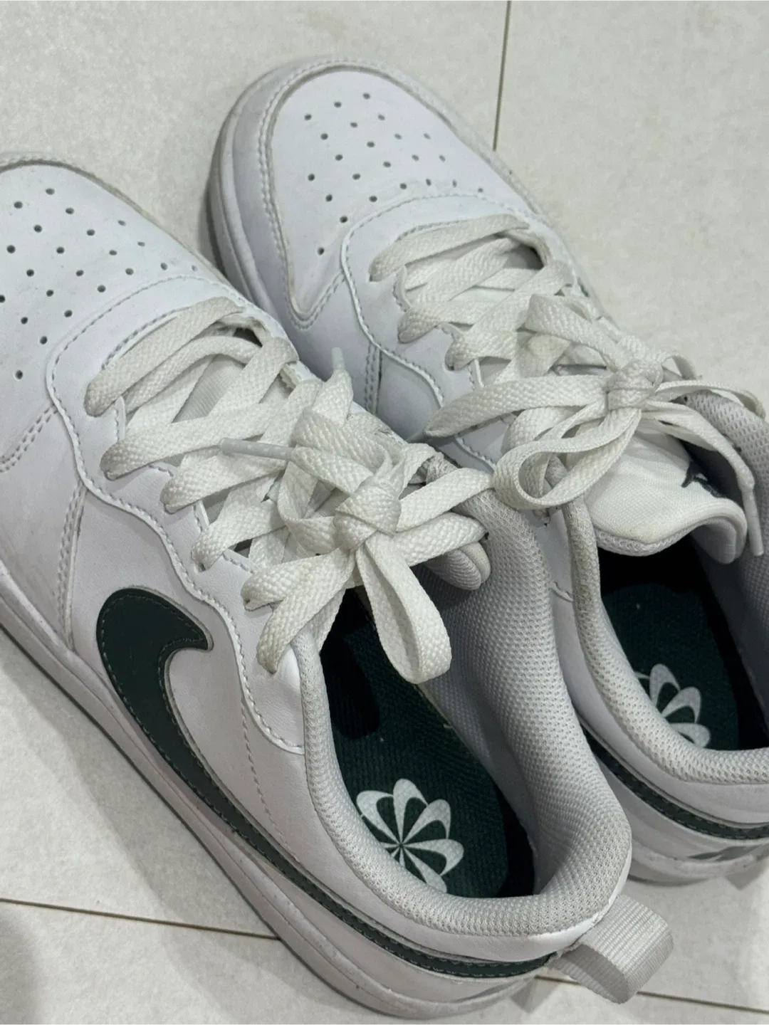 나이키 코트 버로우 흰/녹 운동화