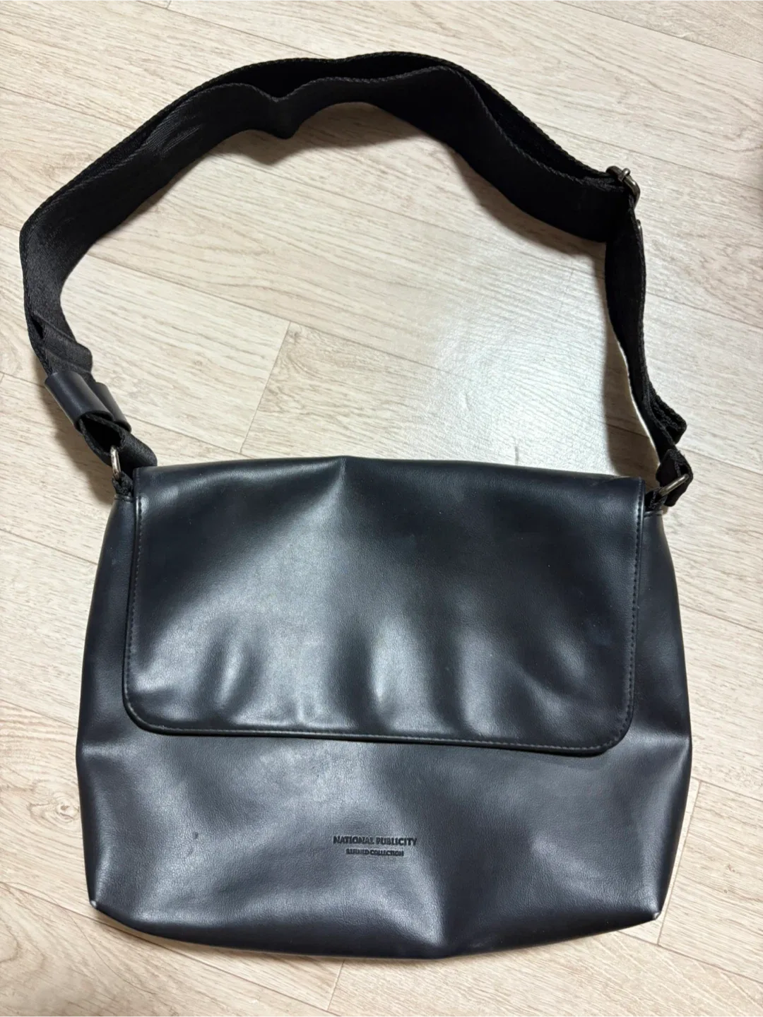 내셔널 퍼블리시티 메신저 크로스백 블랙