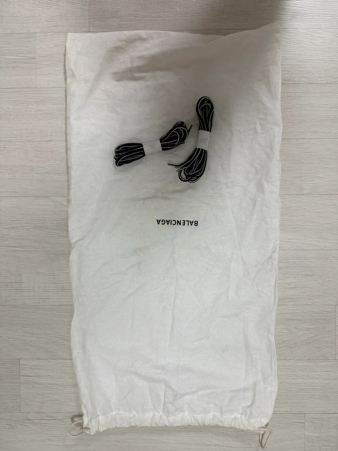 발렌시아가 신발 더스트백, 새상품 신발끈