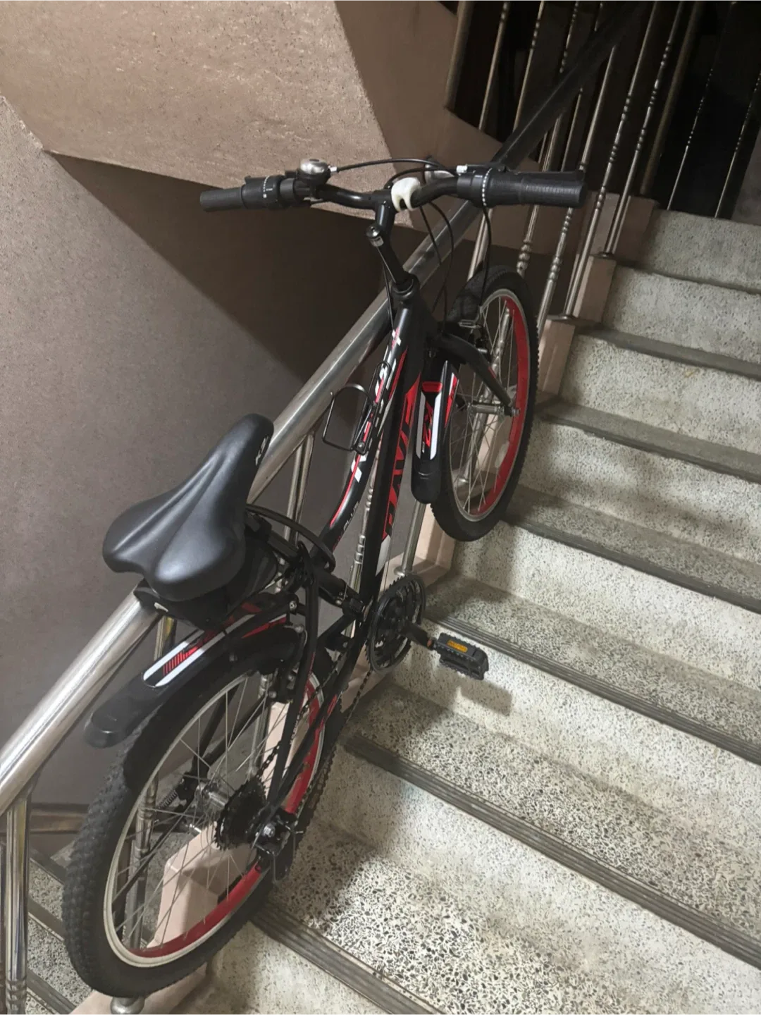 레스포 검정/빨강 자전거