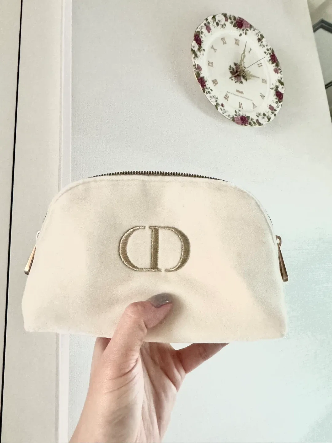 디올 화이트 벨벳 파우치 CD 로고