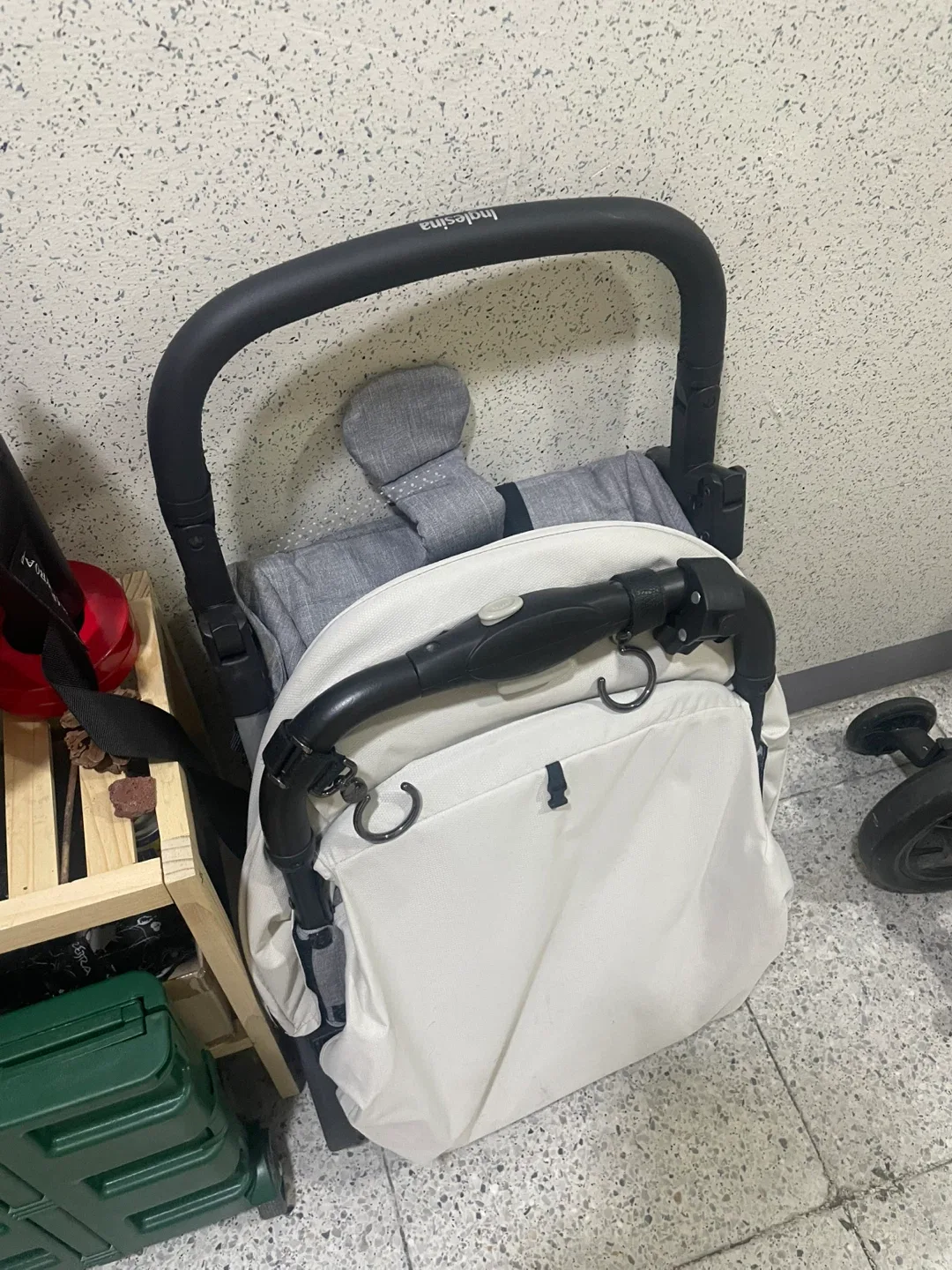 잉글레시나 퀴드 휴대용 유모차