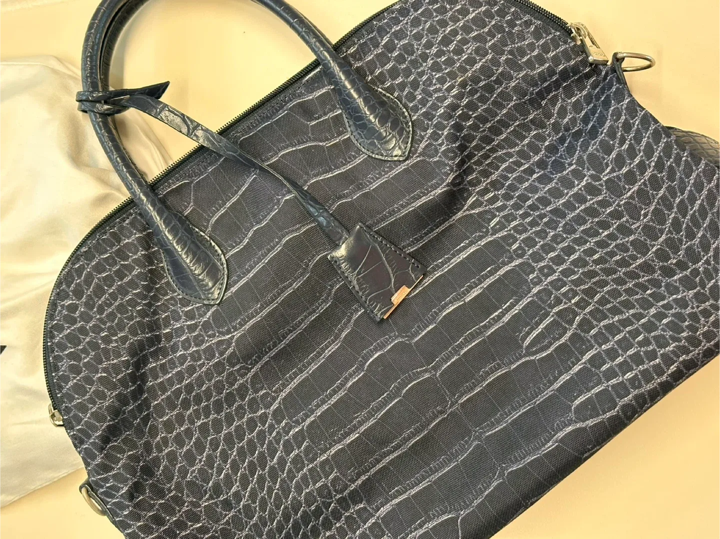 Softbag 네이비 악어패턴 토트백