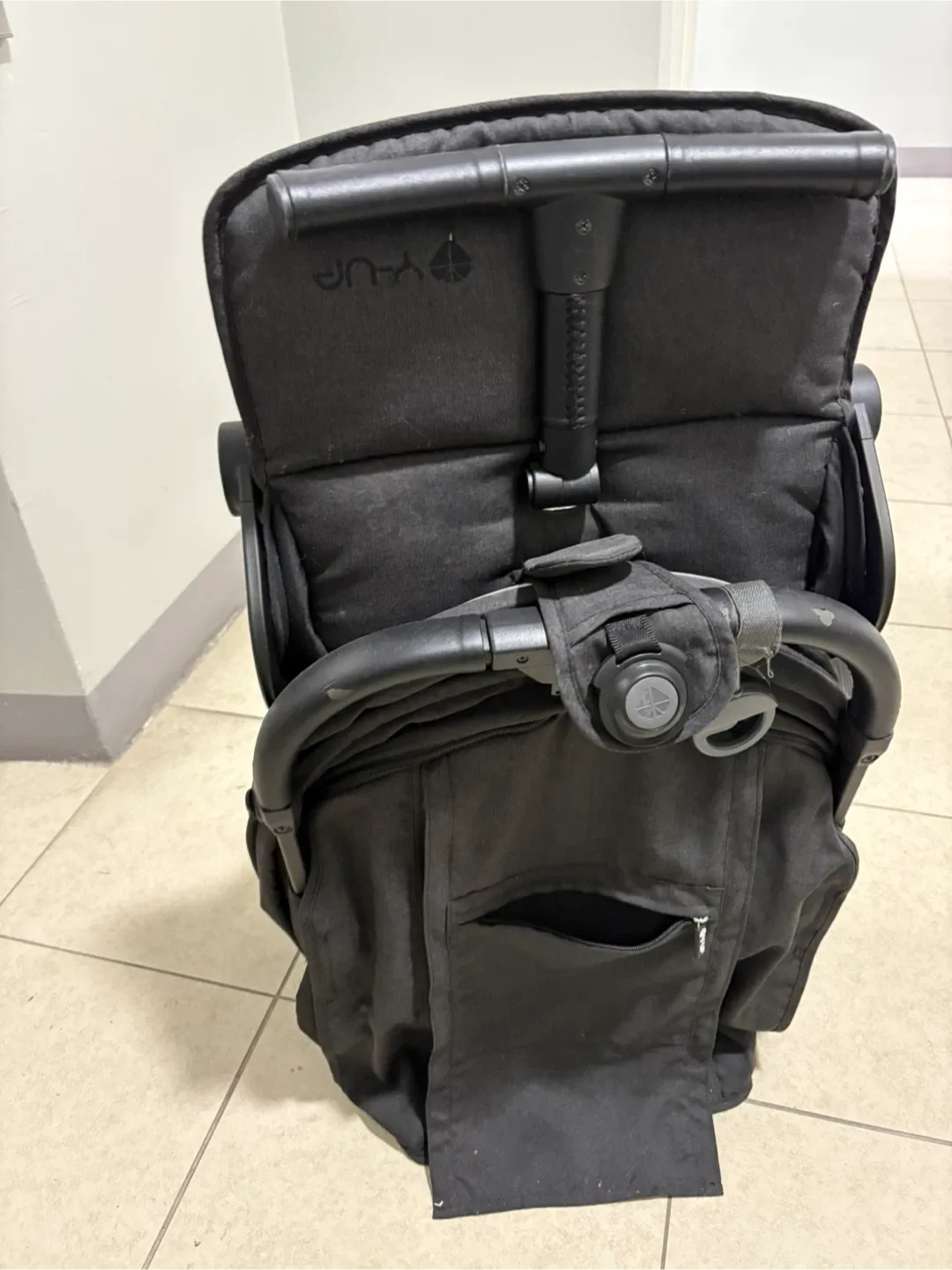 Y-up 휴대용 유모차 블랙