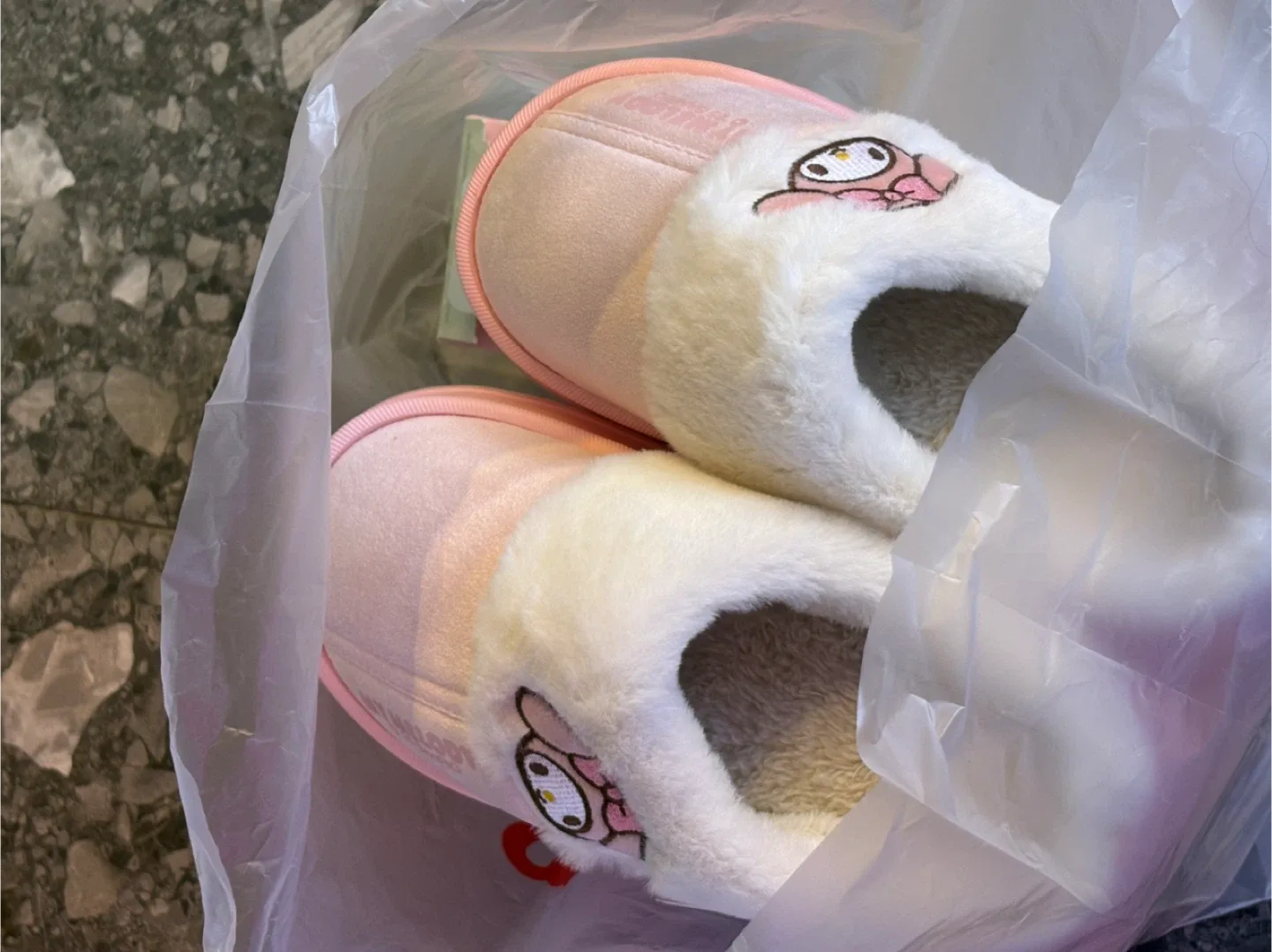 산리오 마이멜로디 털 신발 (새상품)