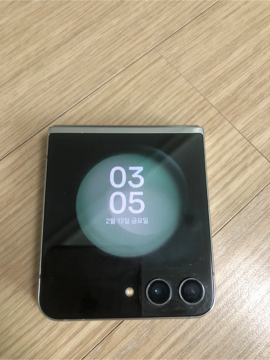 갤럭시 Z 플립5 512GB 민트 팝니다.