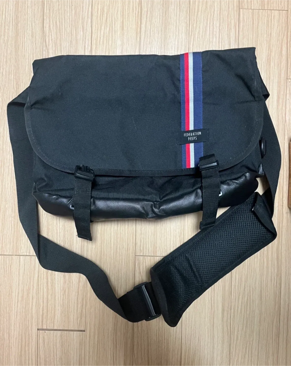 핍스Peeps 메신저백 블랙