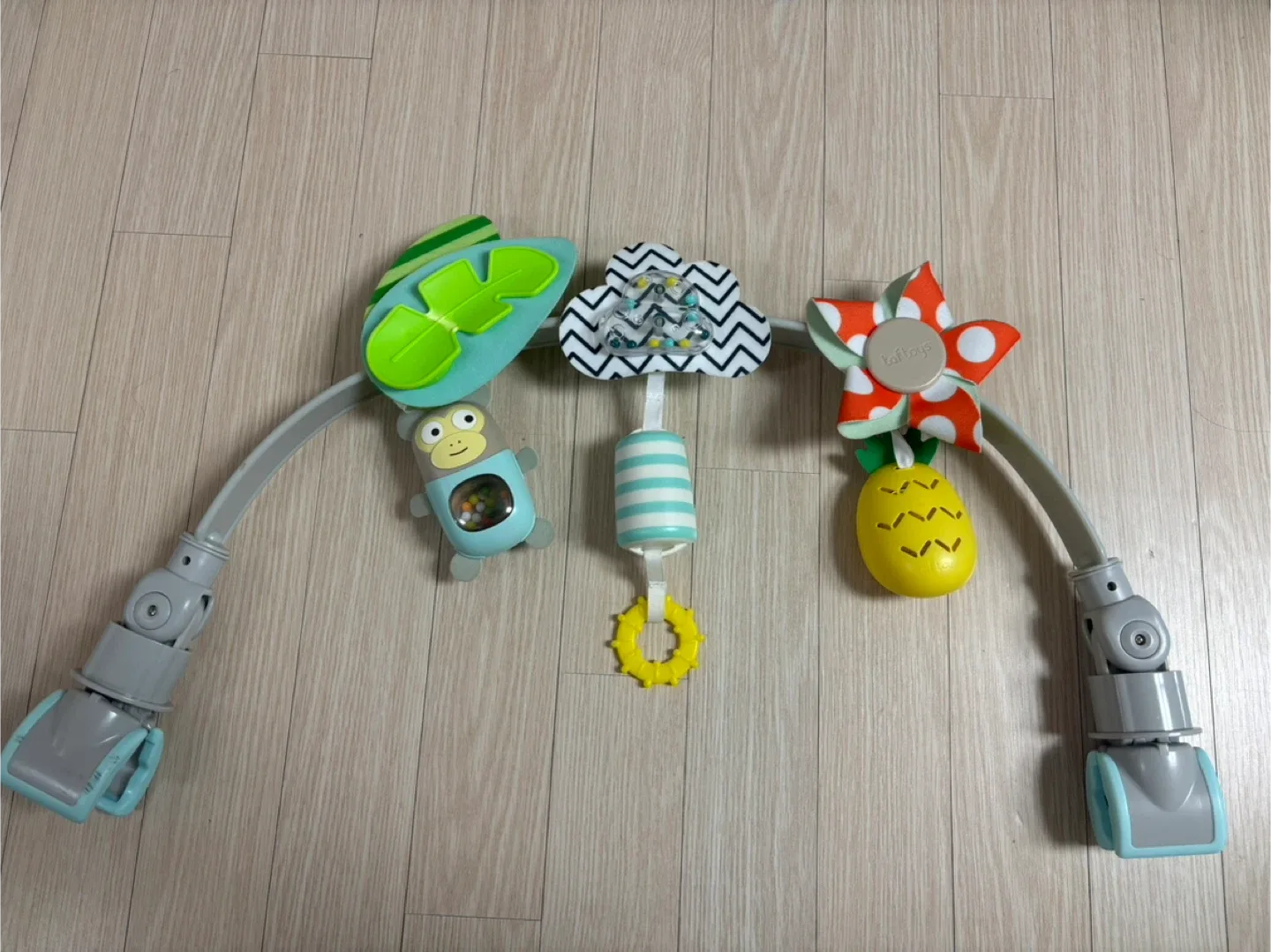 타프토이즈 유모차 모빌 트로피컬