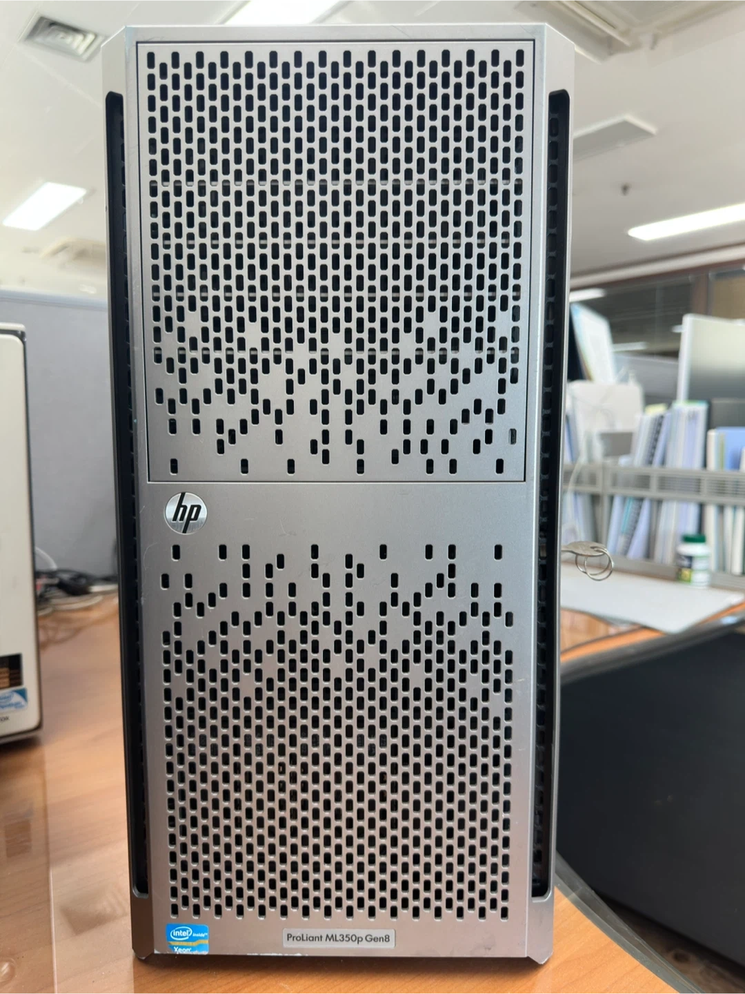 HP ProLiant ML350p Gen8 서버 (수리필요)