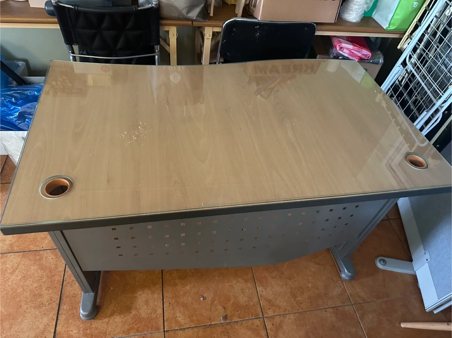 사무용 우드톤 책상