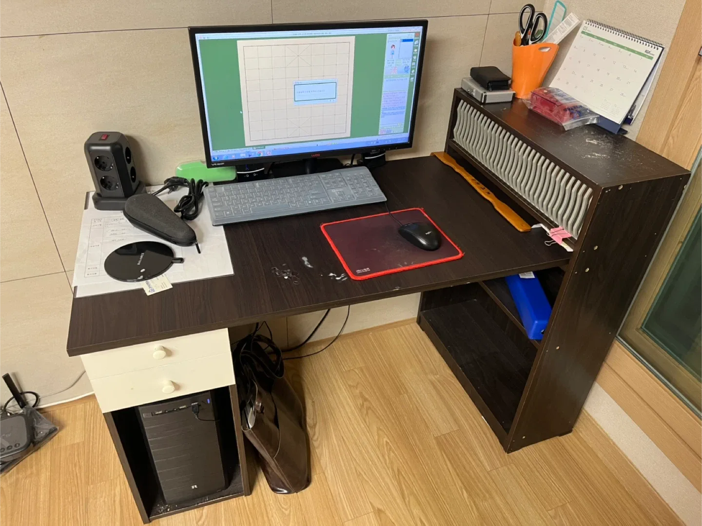 컴퓨터 책상 / 컴퓨터