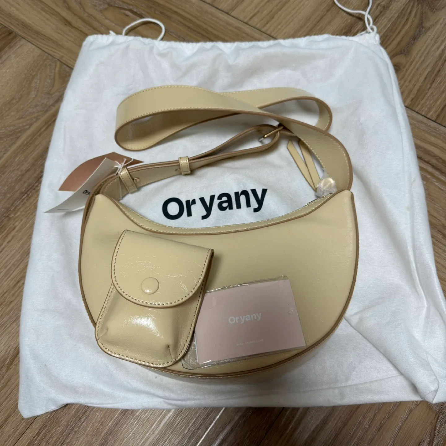 오야니 크로스백 버터크림