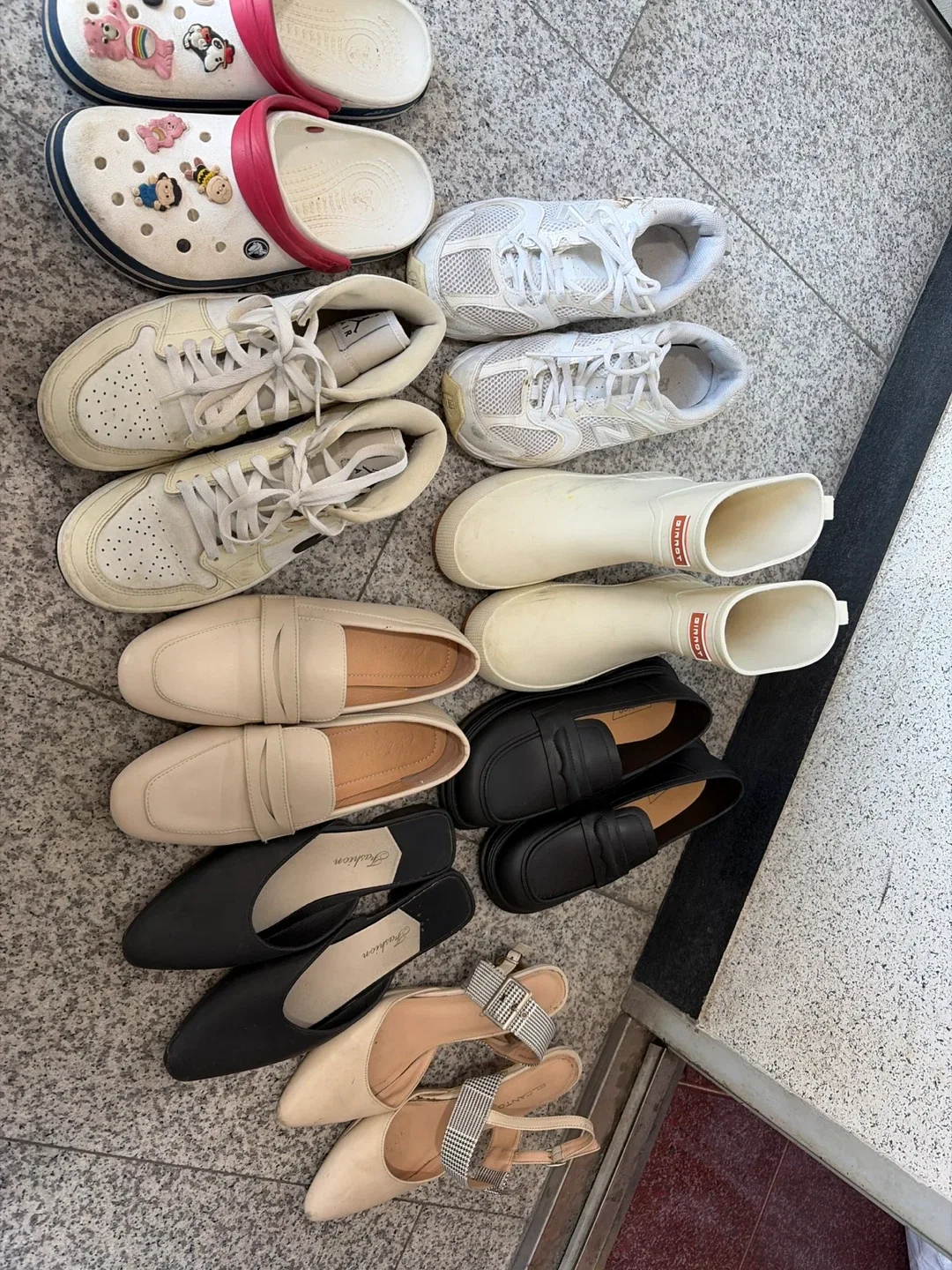 신발 모음 (크록스, 운동화, 로퍼, 힐)