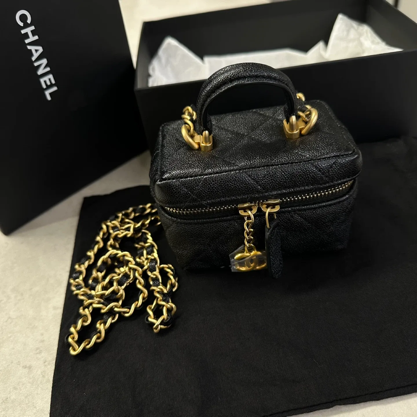 샤넬 베니티백 블랙 캐비어 금장 체인 AP2194