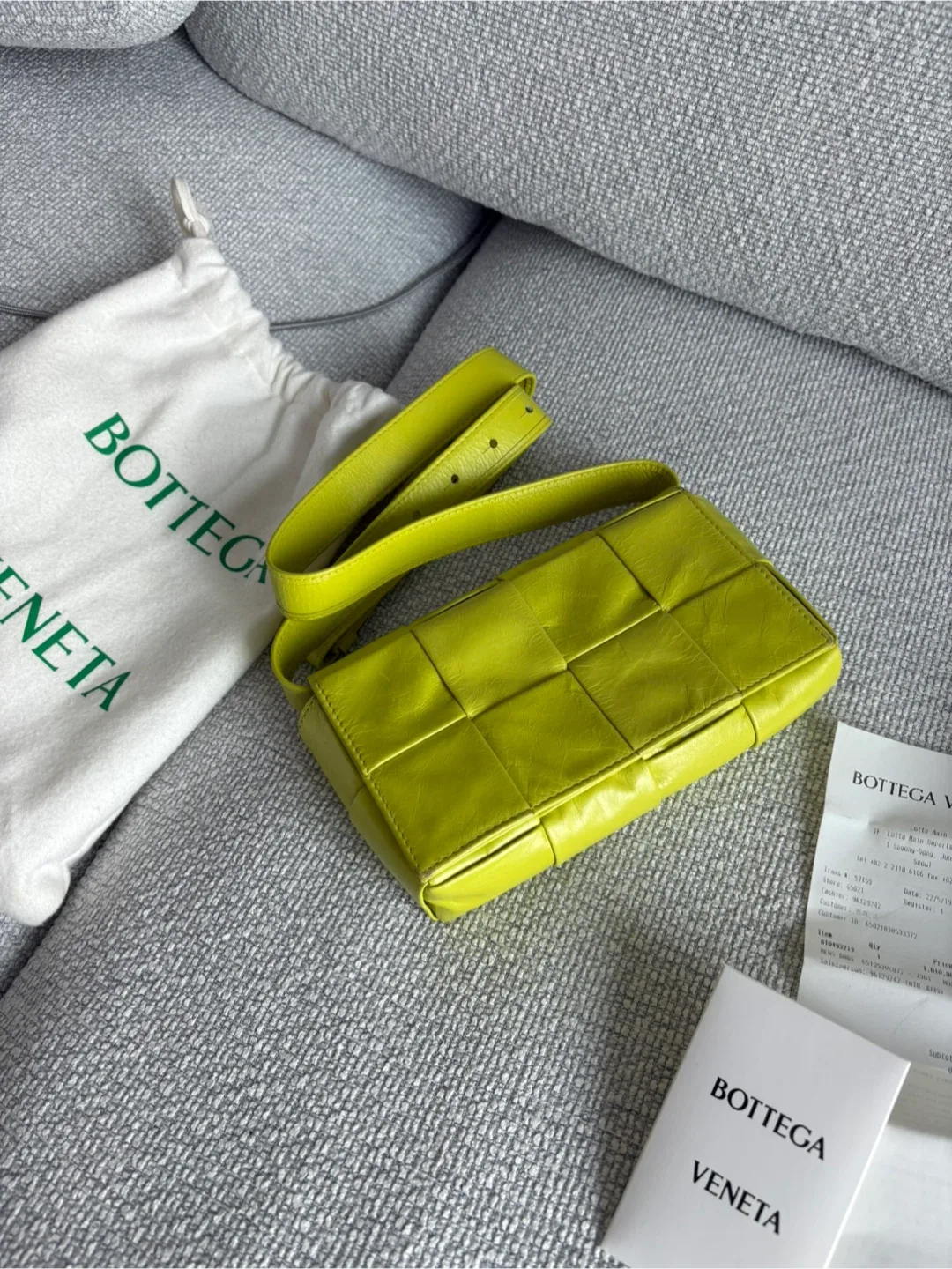 보테가베네타 카세트벨트백(애시드키위)