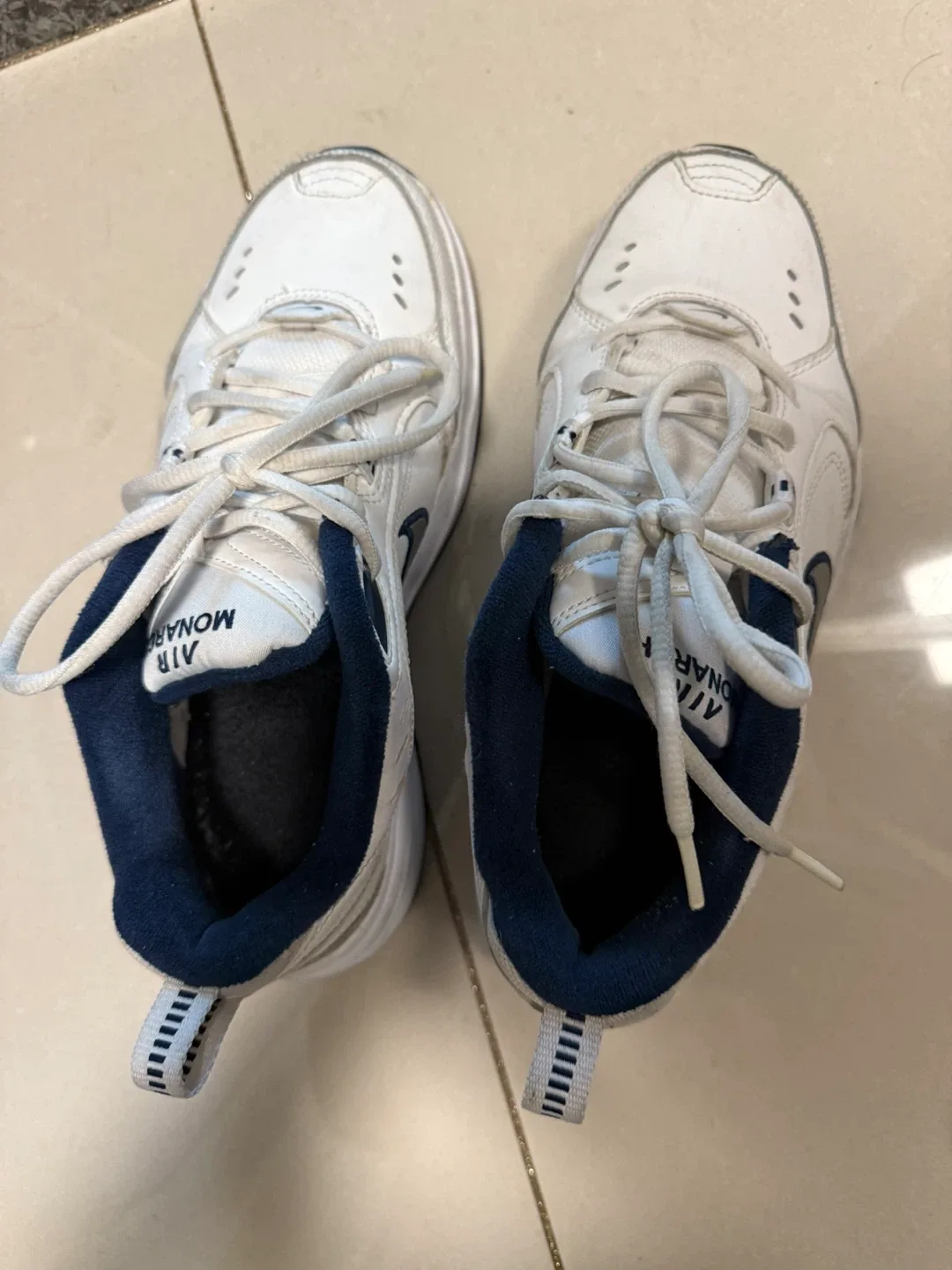 나이키 에어 모나크 IV 흰색 운동화250