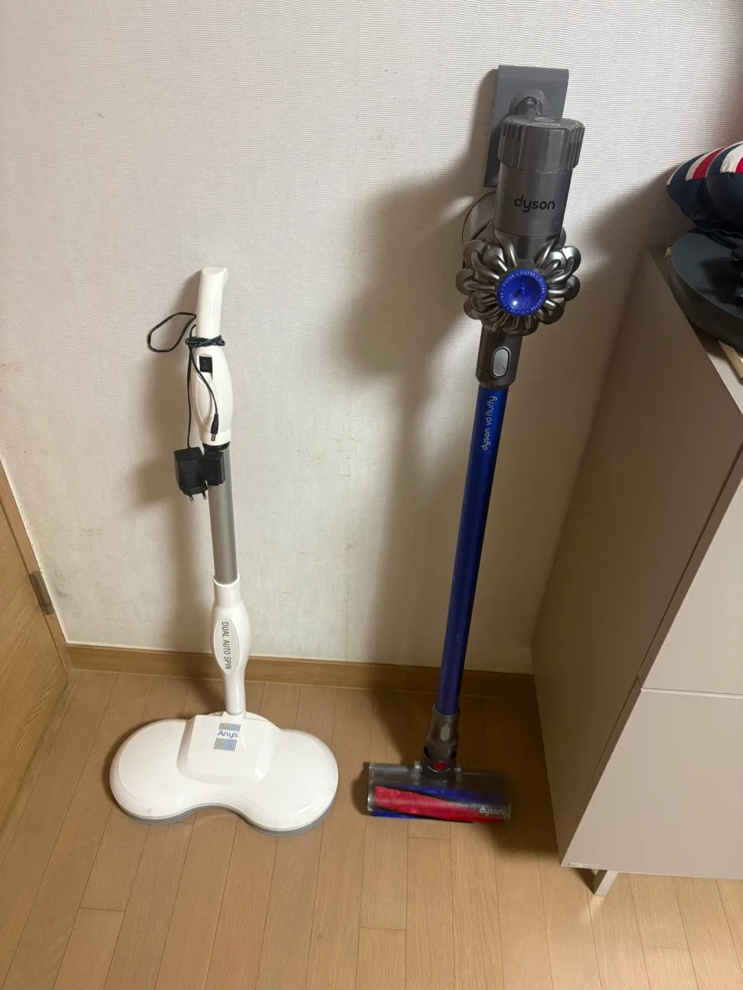 다이슨 V6 Fluffy 무선청소기 및 물걸레청소기(일괄)