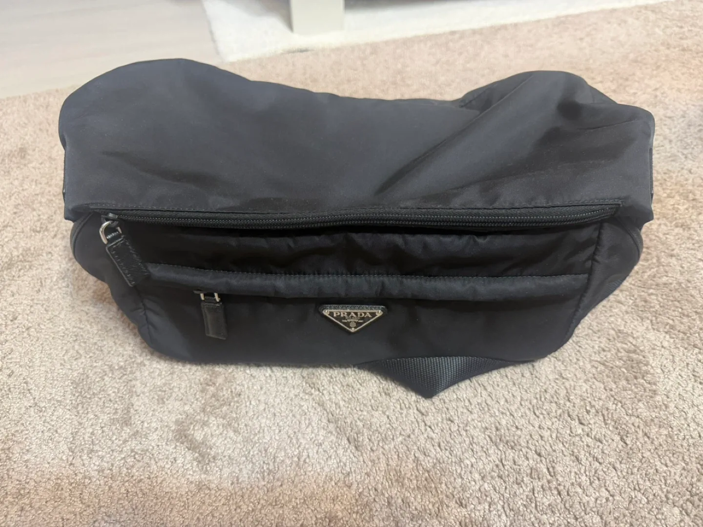 프라다 리나일론 바이커백 블랙