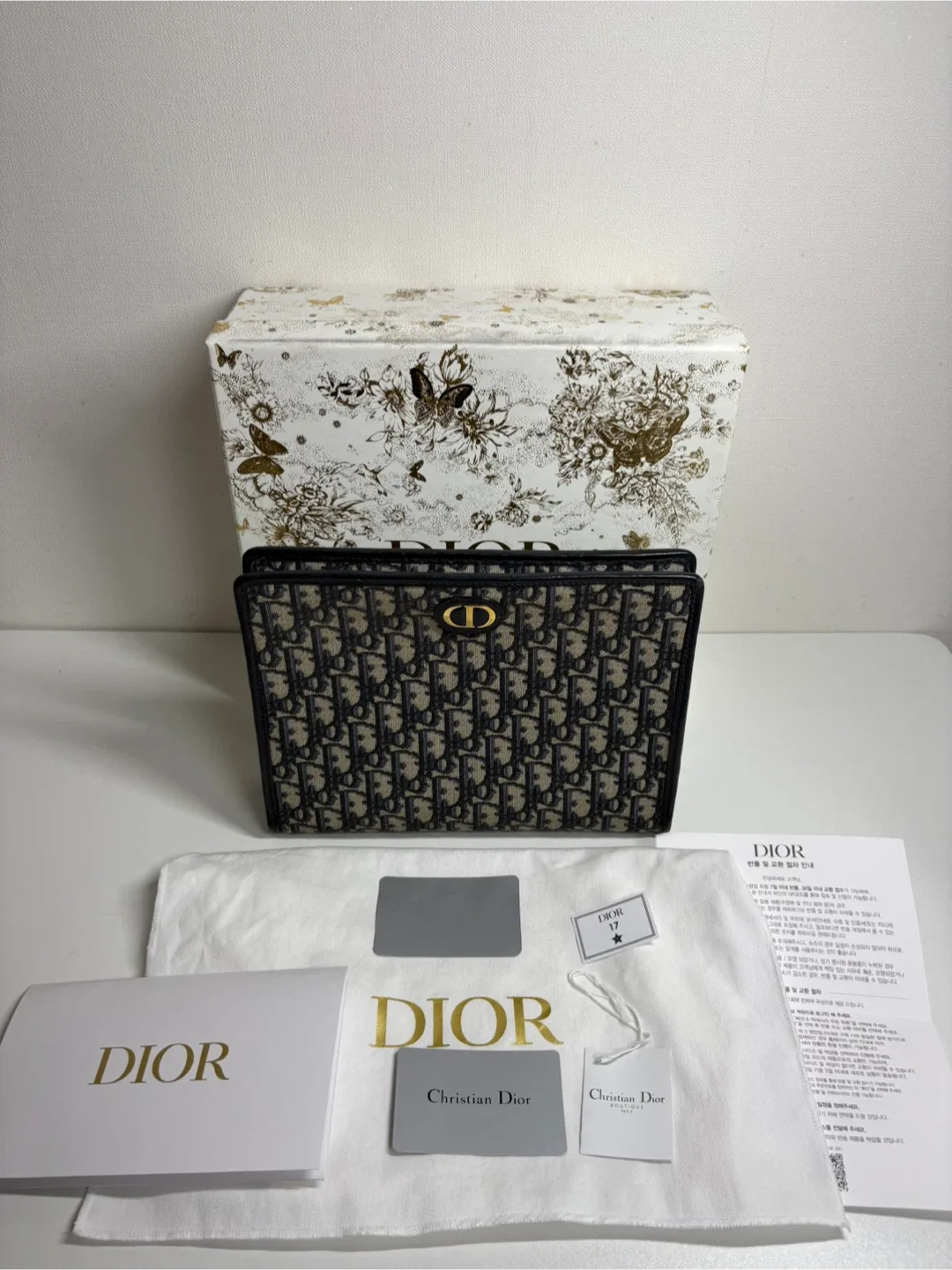 디올 CD 몽테인 클러치백 풀구성  판매합니다