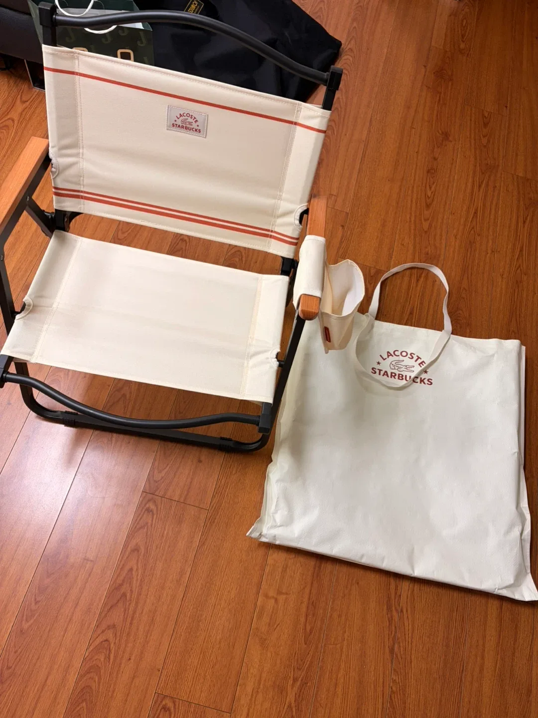 라코스테 스타벅스 캠핑 의자 + 가방 세트(미사용)