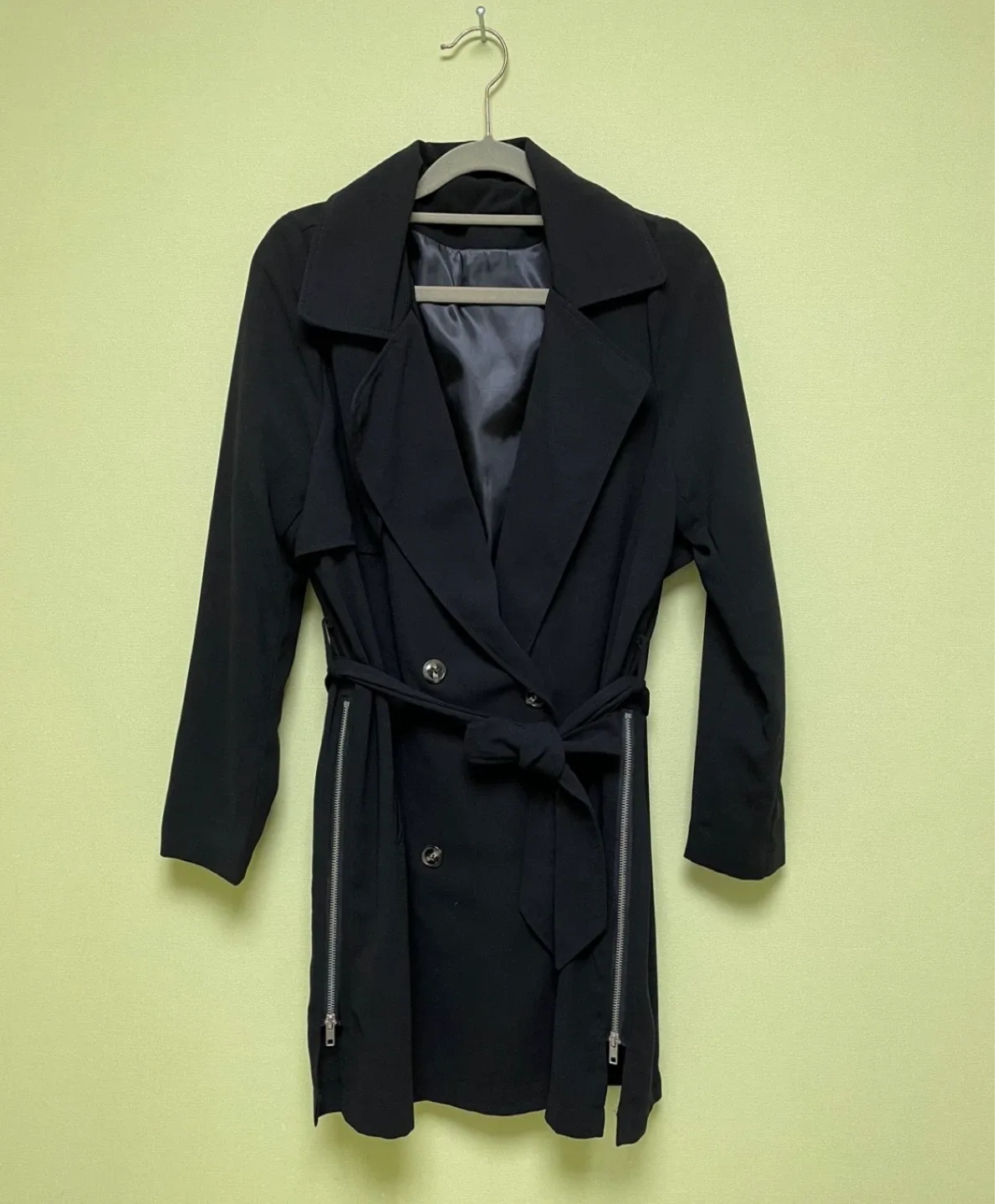 블랙 트렌치 코트