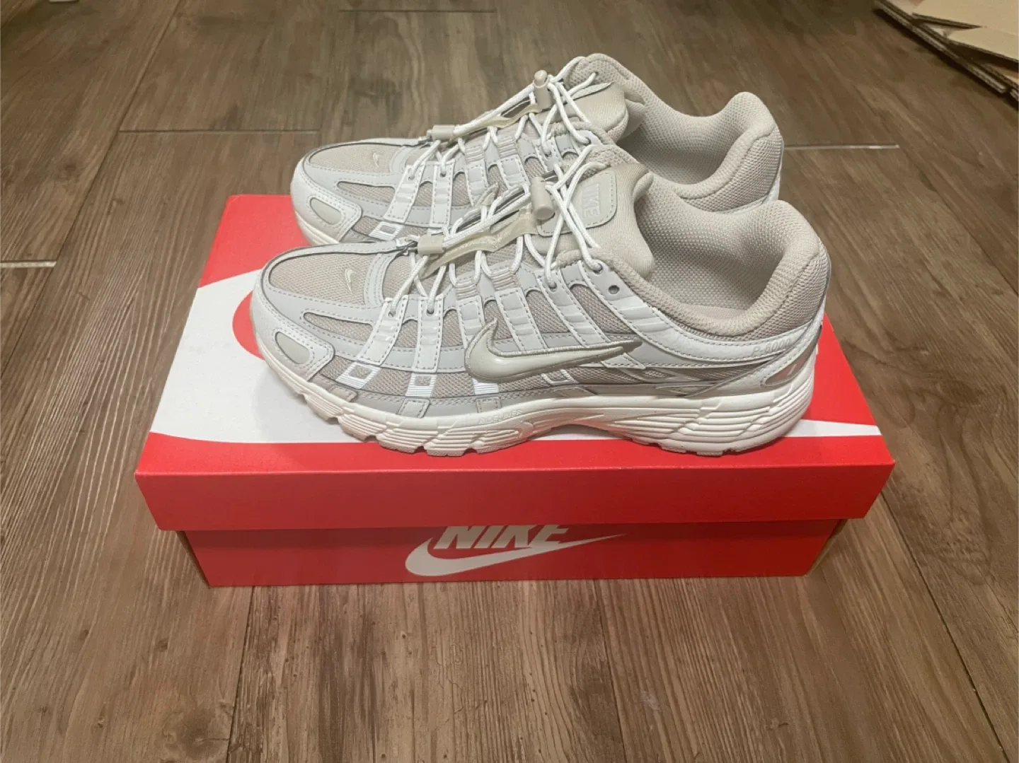 나이키 여성 운동화(거의새상품)