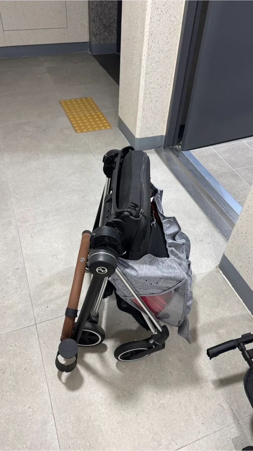 싸이벡스 미오스 휴대용 유모차 레드