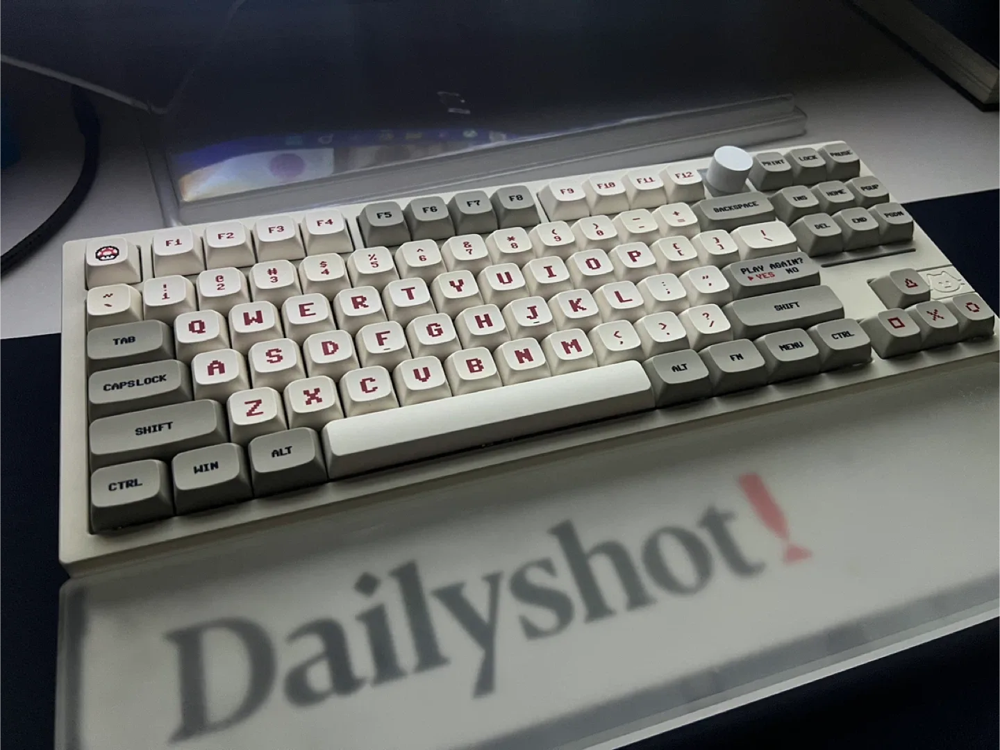 몬스타기어 닌자87PRO ALU 풀알루 저소음 축 키보드 화이트(키캡빼고)