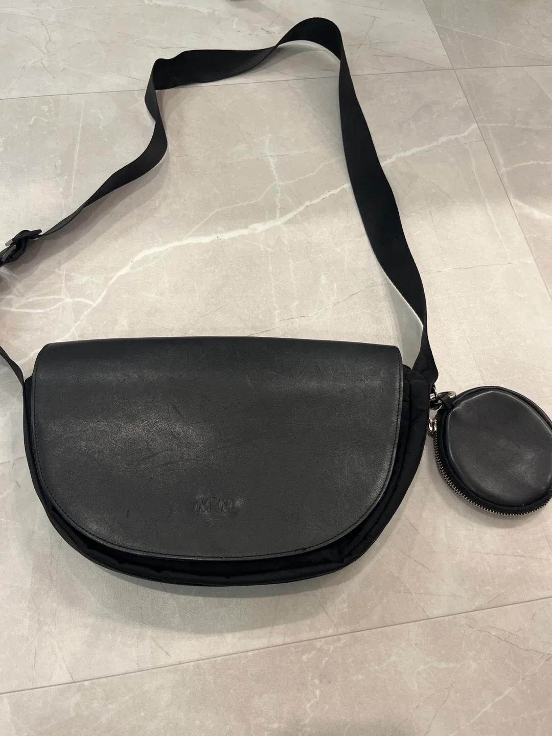 MmM 블랙 가죽 크로스백