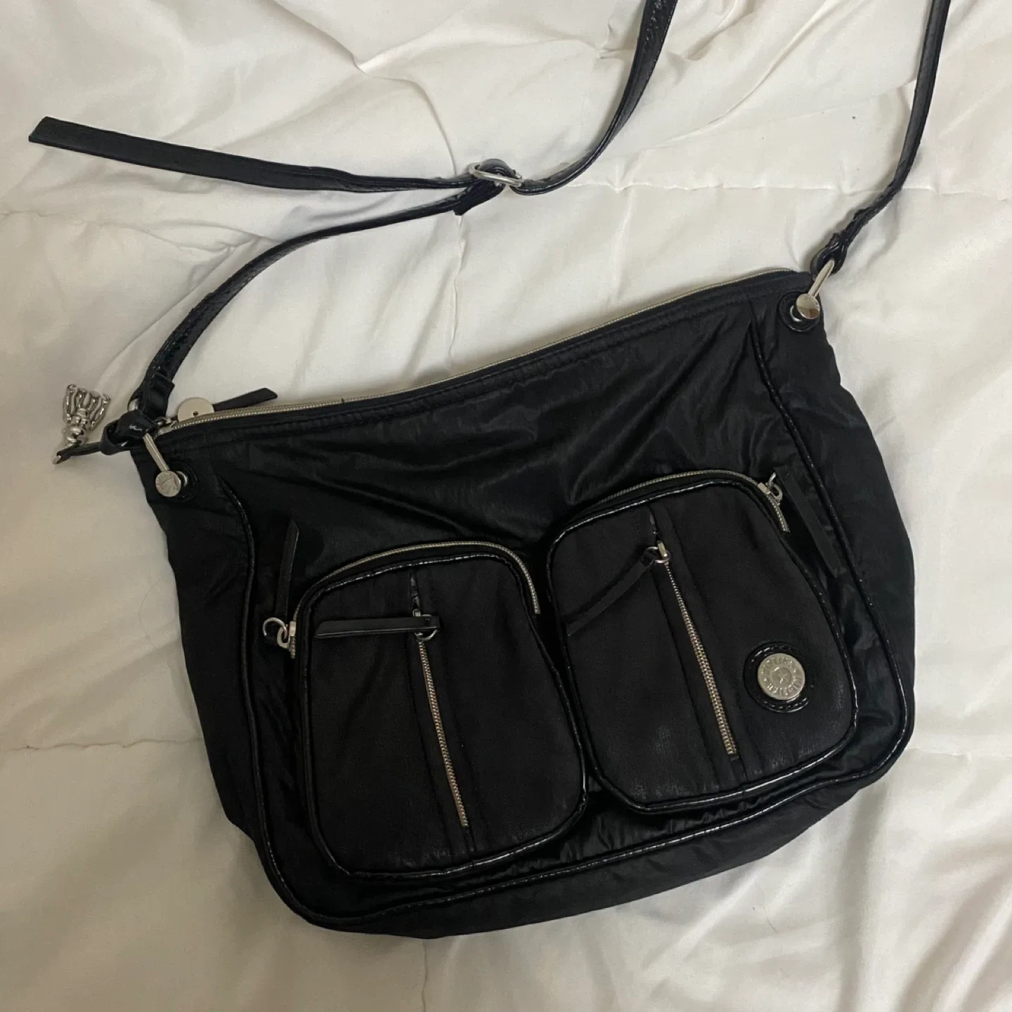 Kipling 블랙 크로스백