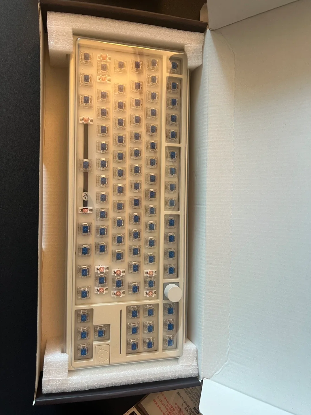 몬스타기어 닌자87PRO ALU 풀알루 저소음 축 키보드 화이트(키캡빼고)